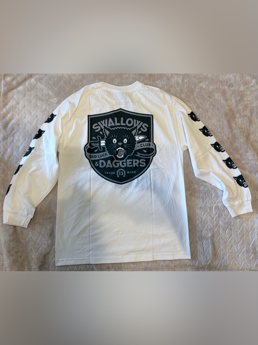 Swallows & Daggers 
Bad Luck Club 
Large 
Long sleeve
